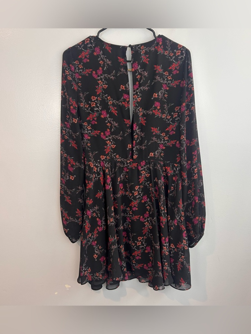 Lover's + Friends Lana Moody Floral Flowy Deep V Keyhole Mini Dress Size Medium - Picture 12 of 13